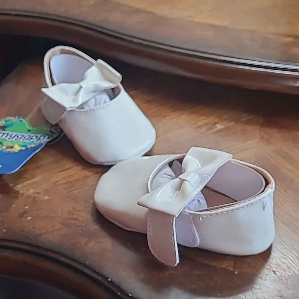 New with tags! Baby Girls Mary Jane Flats dress shoes first walkers